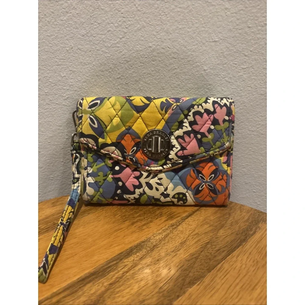 VERA BRADLEY~Rio~ Turnlock Wallet/Wristlet/Clutch/ Card Holder ~Retired